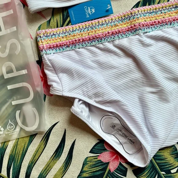 Cupshe Plunging Crossback Bikini Top & High-Rise Cheeky Bottoms Set, White, Sz M - Picture 6 of 8